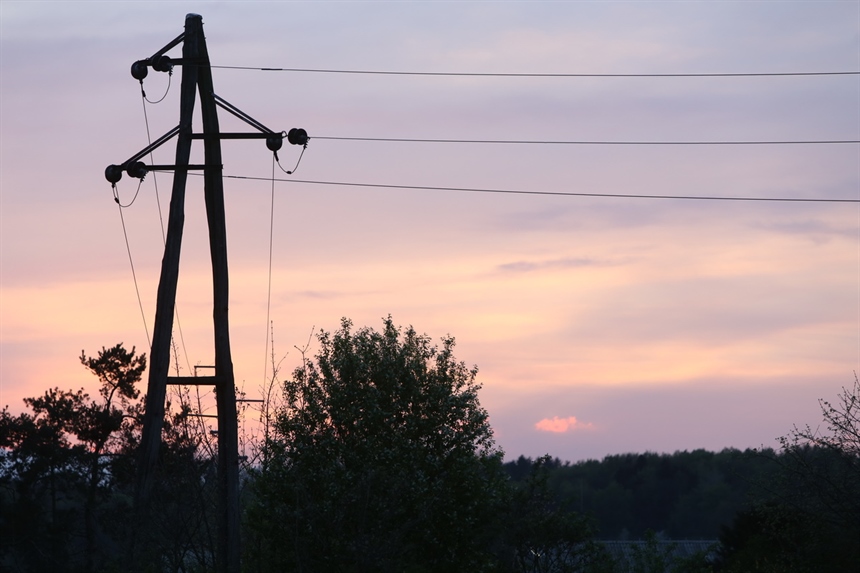 Odjem elektrike na začetku leta navzgor