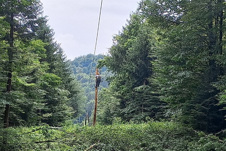 Včerajšnje neurje povzročilo dodatno škodo na elektroenergetskem omrežju