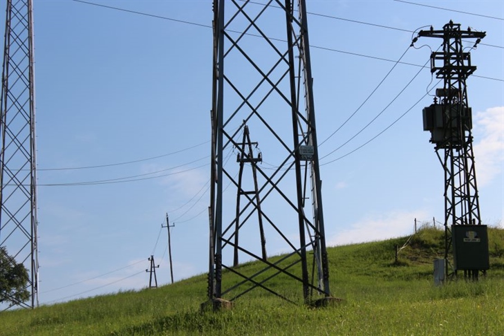 Včerajšnje neurje povzročalo težave na distribucijskem omrežju Elektra Ljubljana