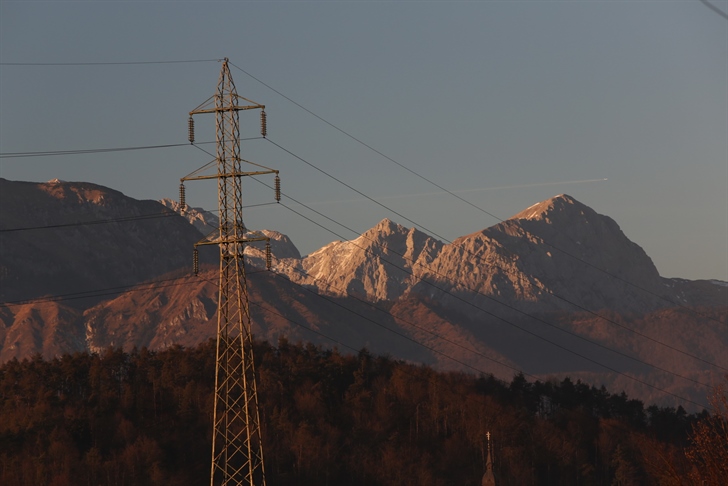 Povpraševanje po električni energiji septembra navzgor